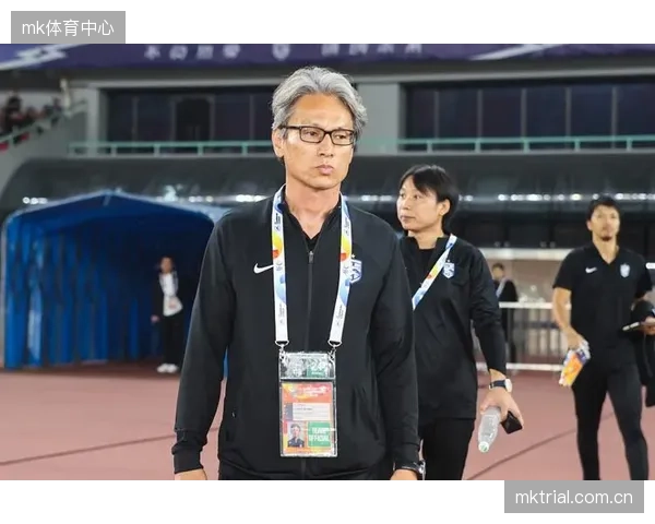 库埃斯塔作为新生代中卫,其出球能力和战术执行力或为主帅提供更多选择。 库埃斯塔作为新生代中卫,其出球能力和战术执行力或为主帅提供更多选择。